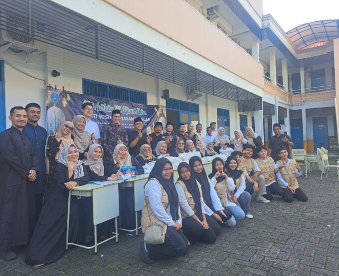 Wujudkan Kepedulian, Murid TK, SD dan SMK Fadilah Salurkan Paket Sembako dan Santunan